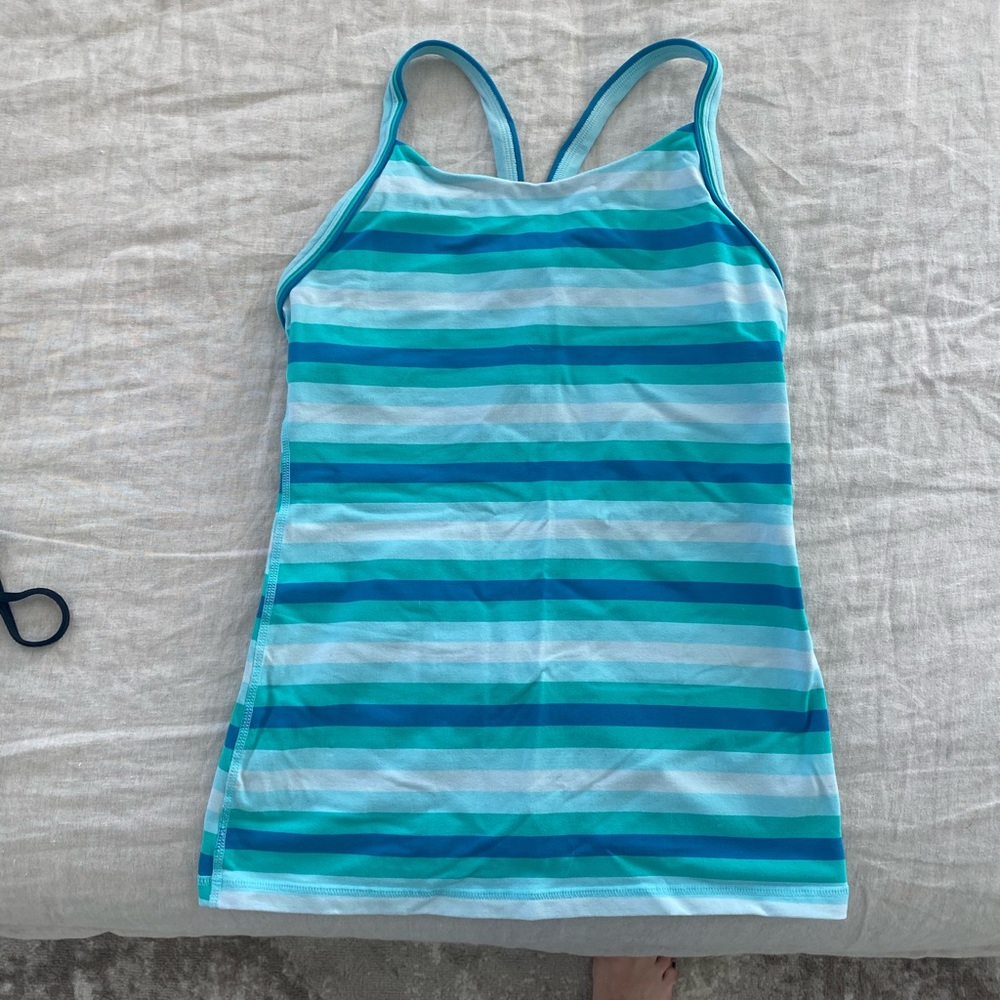Lululemon size 6 yoga top